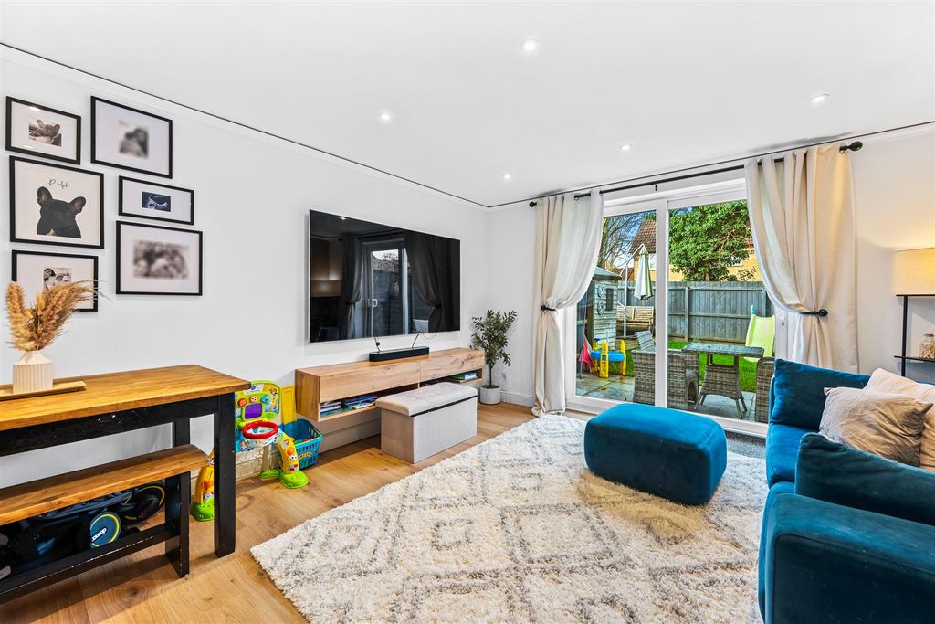 Property photo 2 of 13 6Reimscourtweb16.Jpg