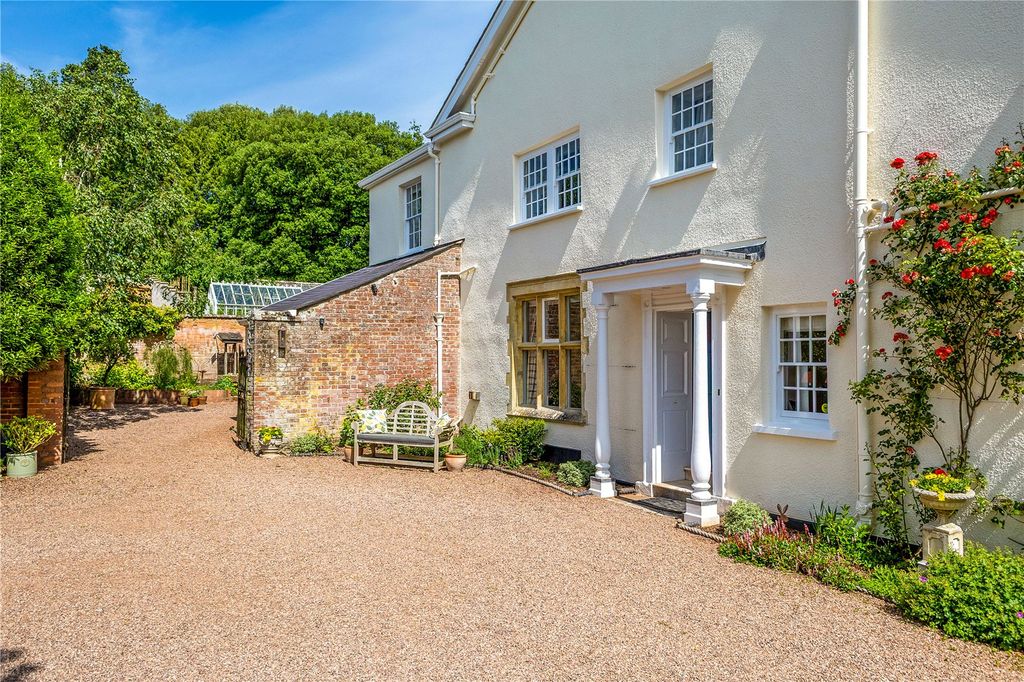 Property photo 3 of 28 Driveway & Portico