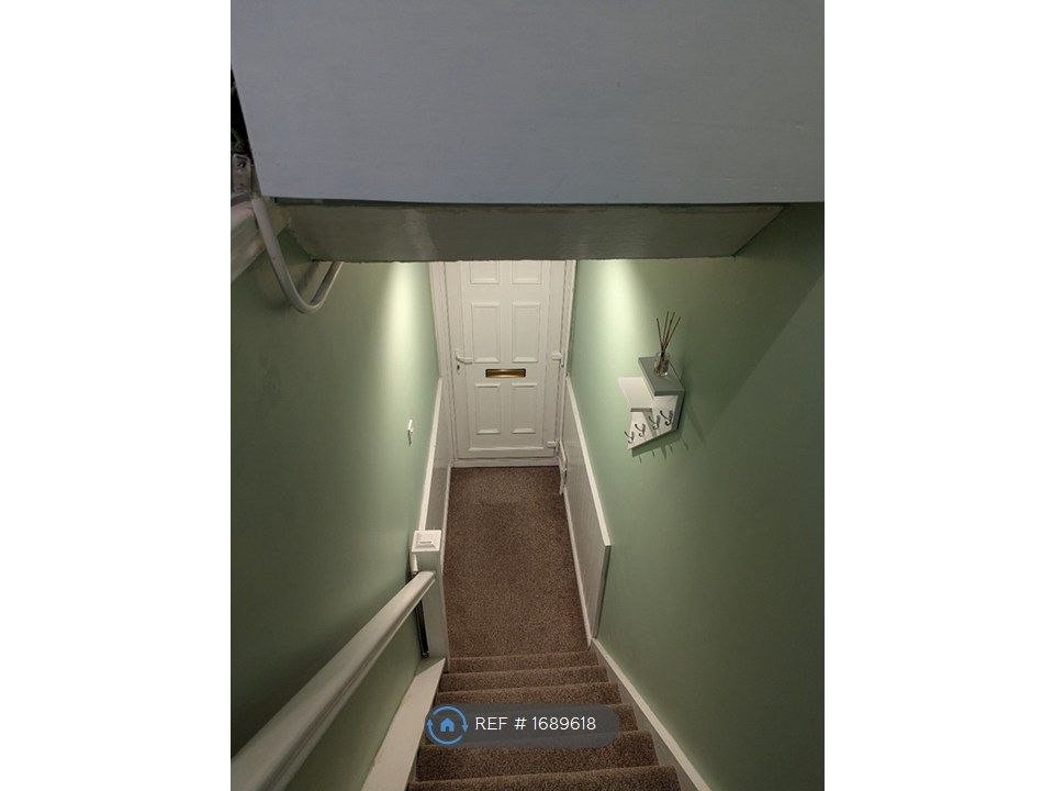 Property photo 2 of 13 Entrance Hall