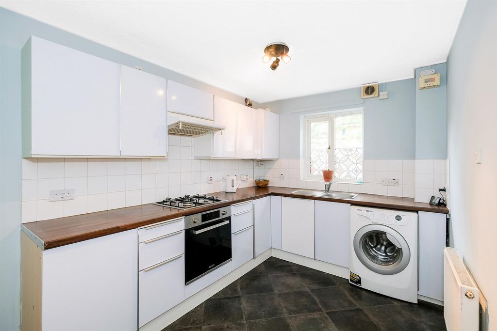 Property photo 3 of 19 11 Florence Elson Close-2_Web.Jpg