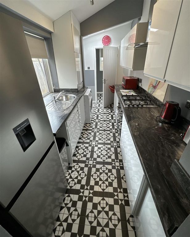 Property photo 3 of 16 Kitchen