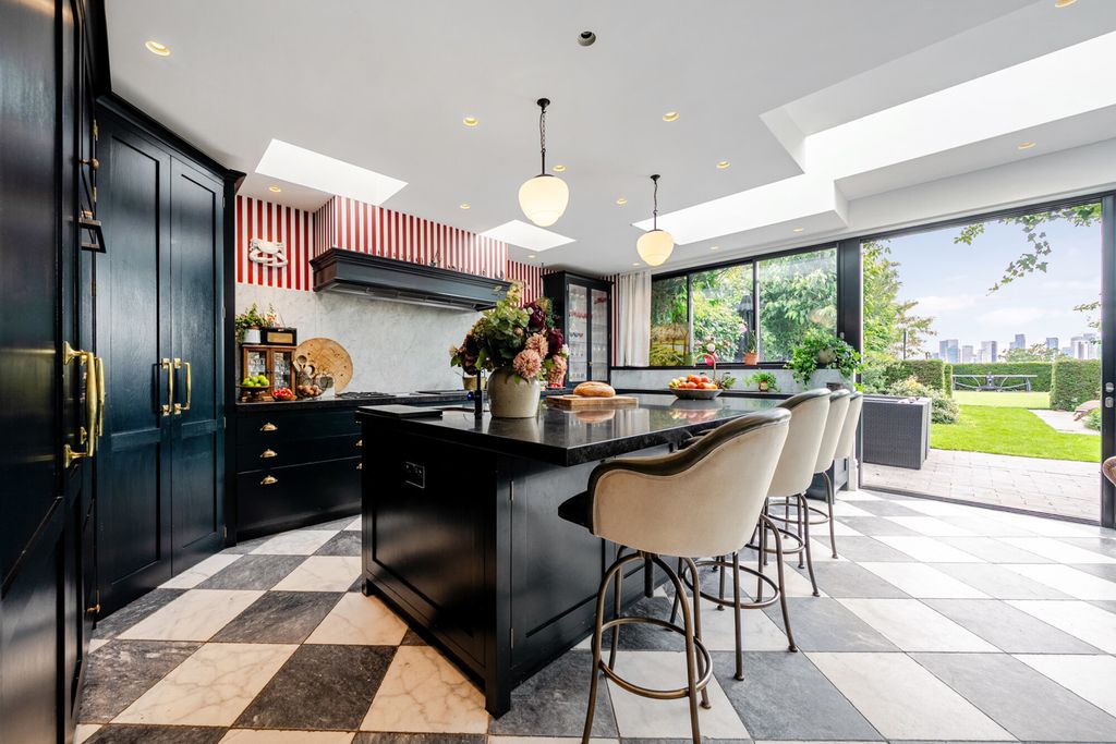 Property photo 2 of 39 1480937-16-6A3421...