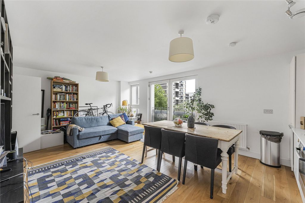 Property photo 1 of 16 Reception/Kitchen