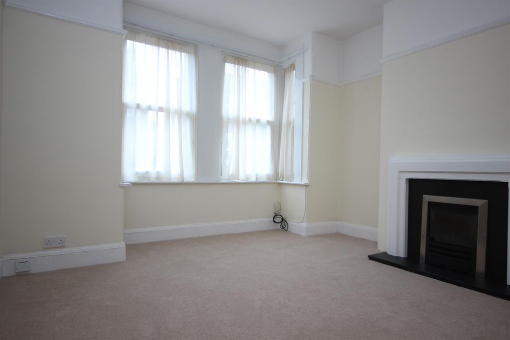 Property photo 2 of 17 Lounge 2.Jpg