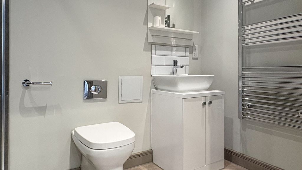 Property photo 3 of 13 Bathroom