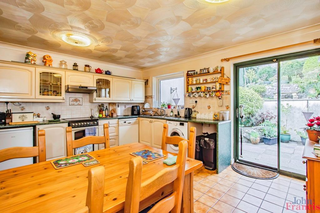 Property photo 2 of 17 Photo
