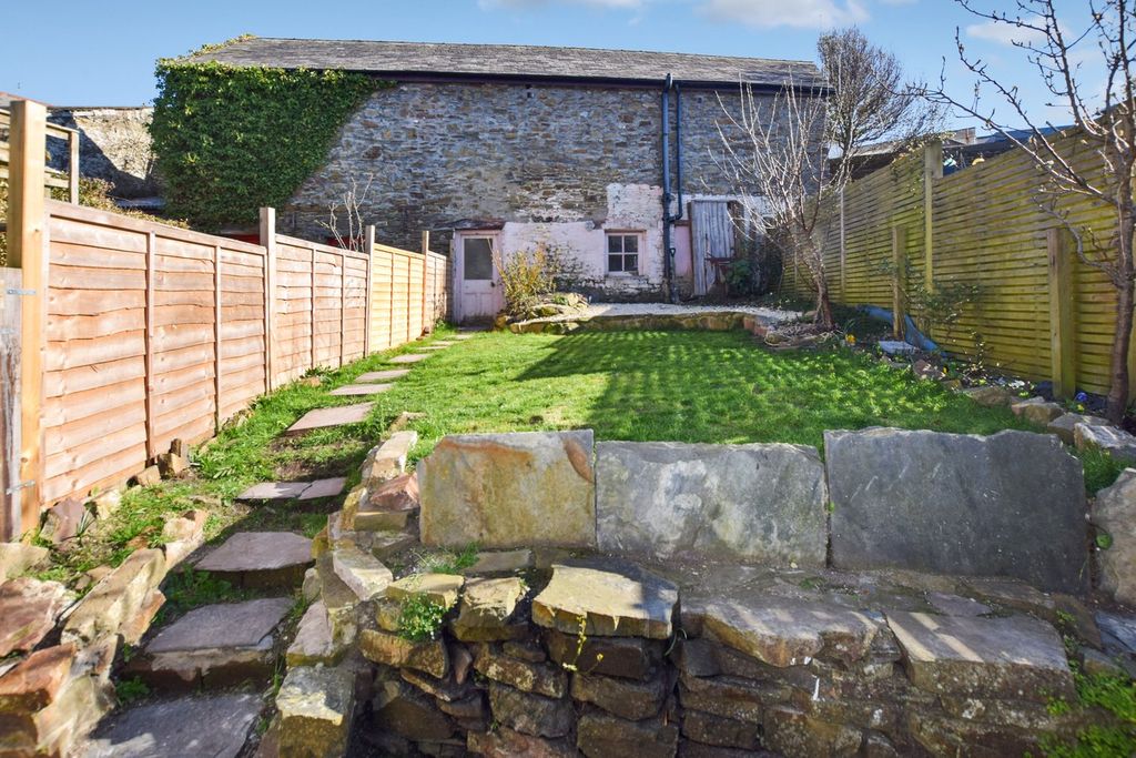 Property photo 2 of 18