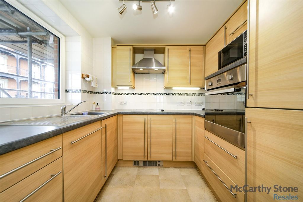 Additional image 8 of 2 bed flat for salePavilion Court, Hamilton Gardens, Felixstowe IP11