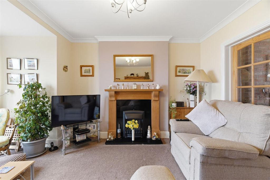 Property photo 3 of 27