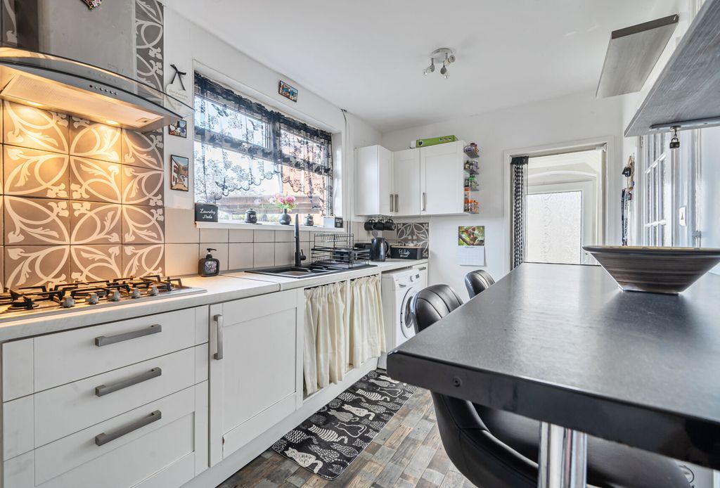 Property photo 2 of 16 1411445-13-698c7E...