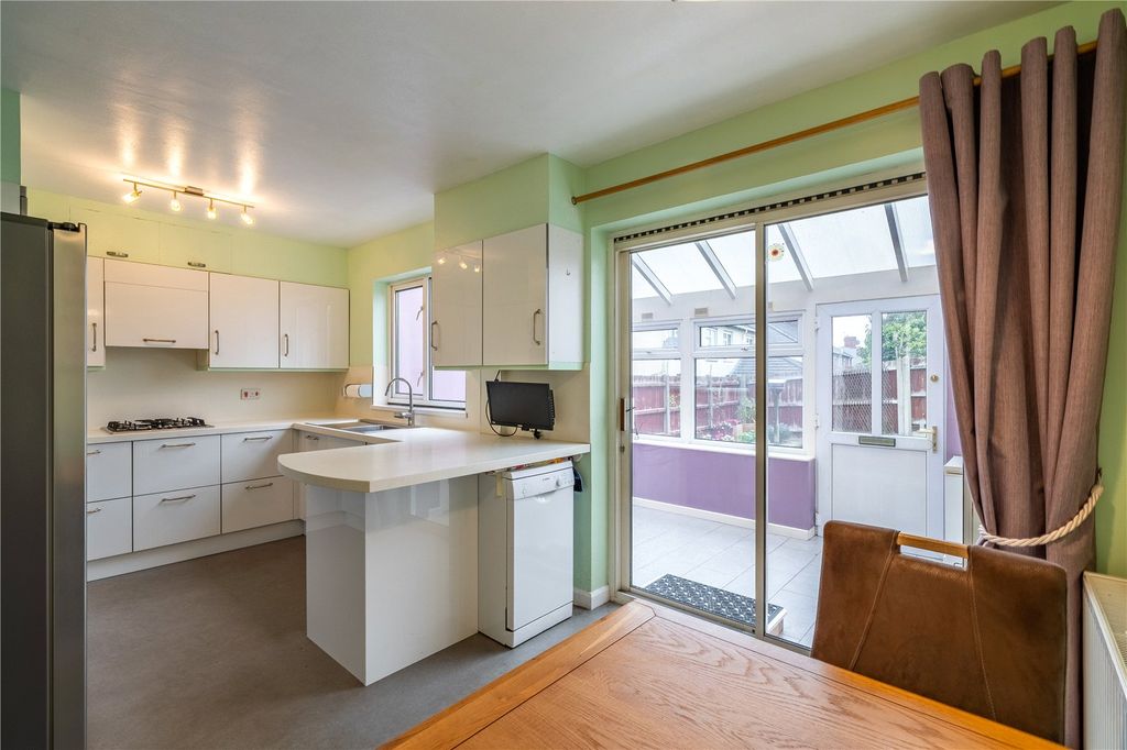 Property photo 2 of 38 Picture No. 09