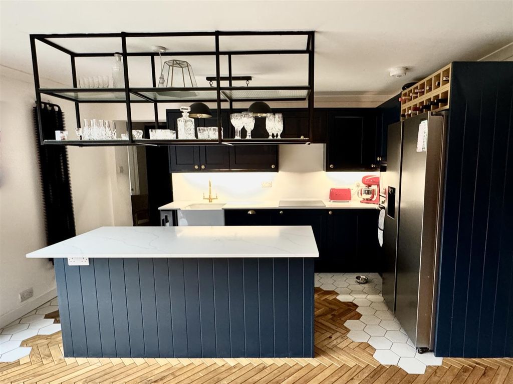 Property photo 3 of 24