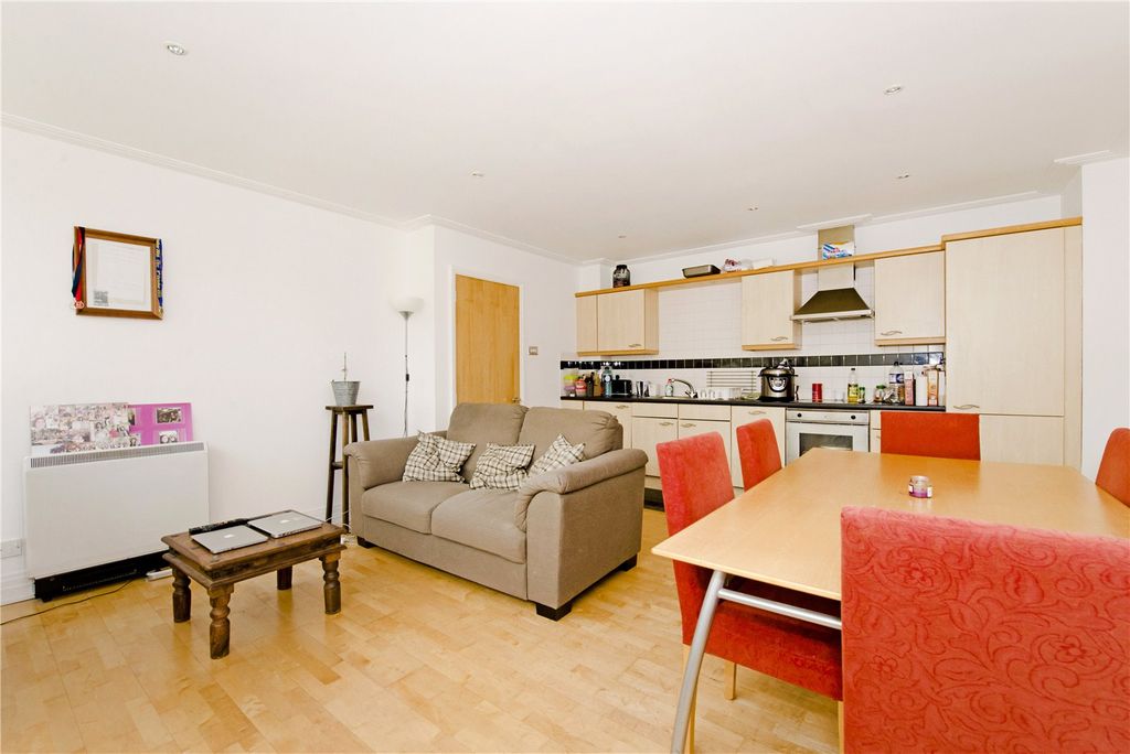 Property photo 2 of 8