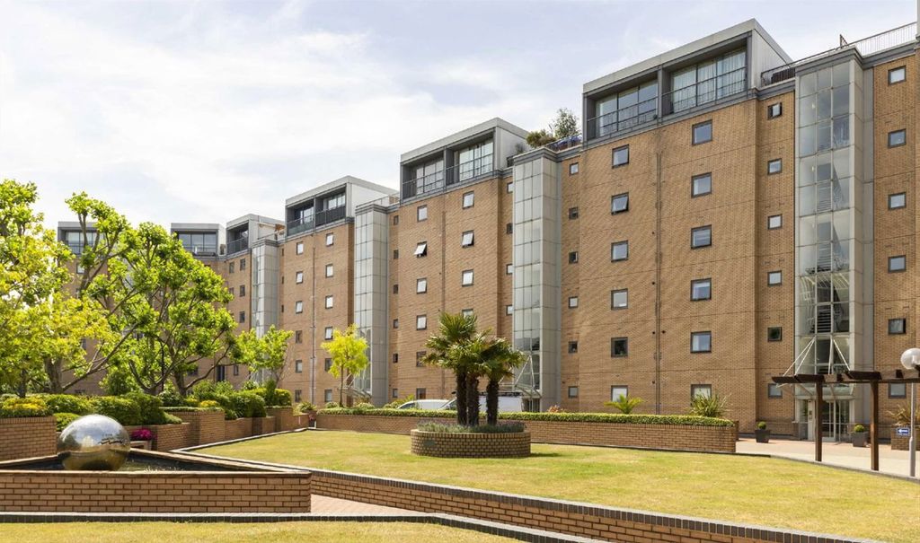 Property photo 1 of 2