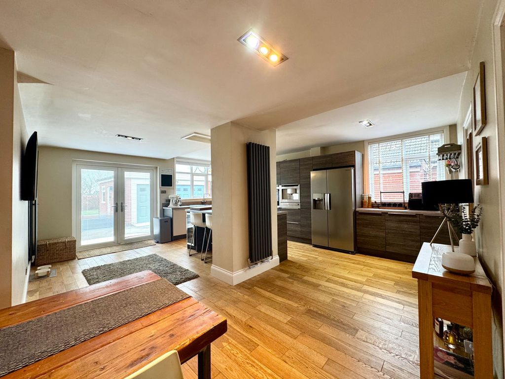 Property photo 3 of 25