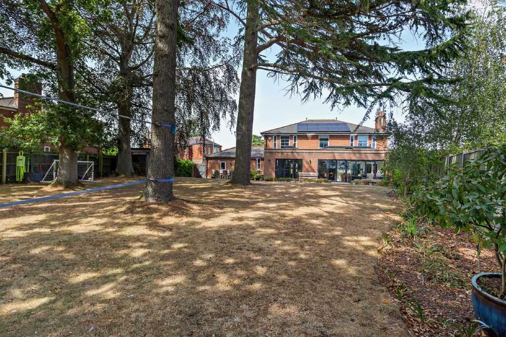 Property photo 2 of 23