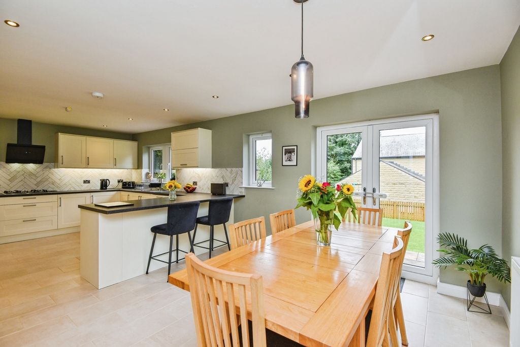 Property photo 2 of 17 Kitchen Diner