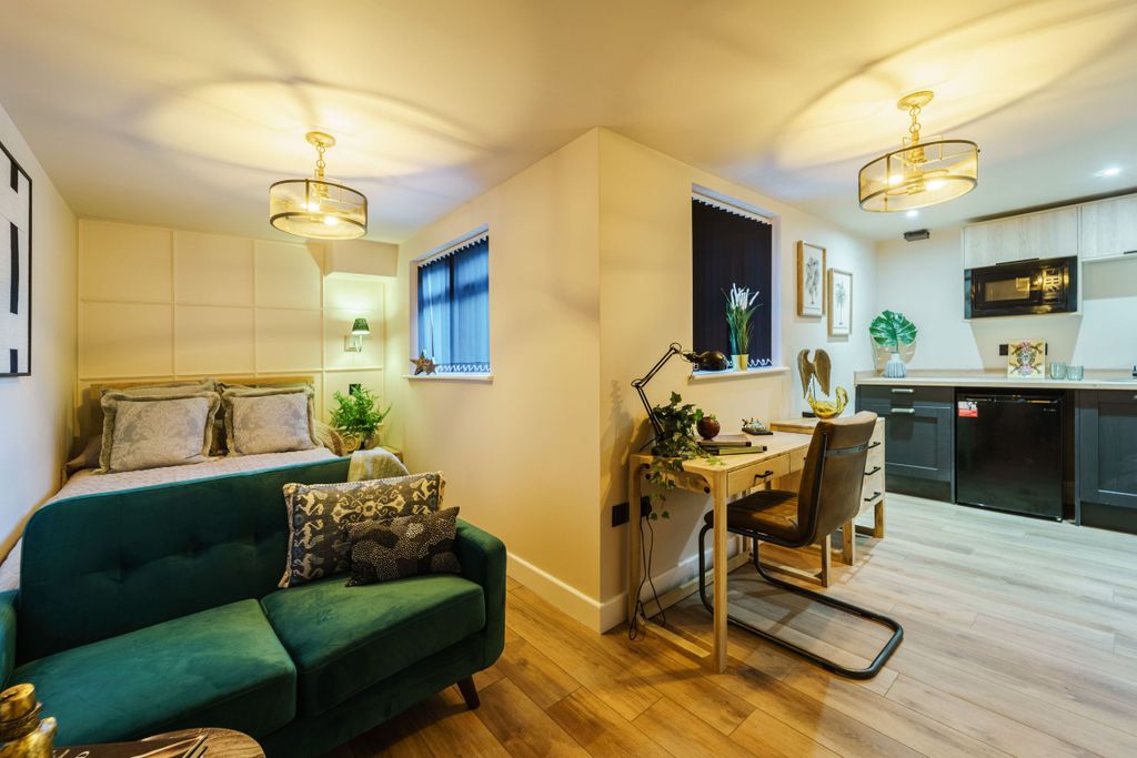 Property photo 1 of 17