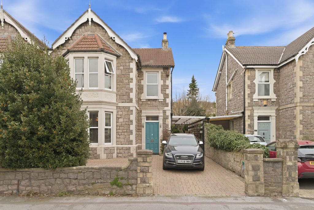 Property photo 2 of 58