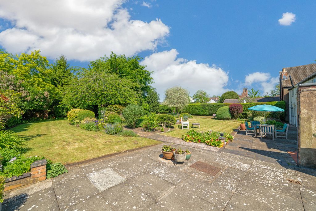 Property photo 2 of 30