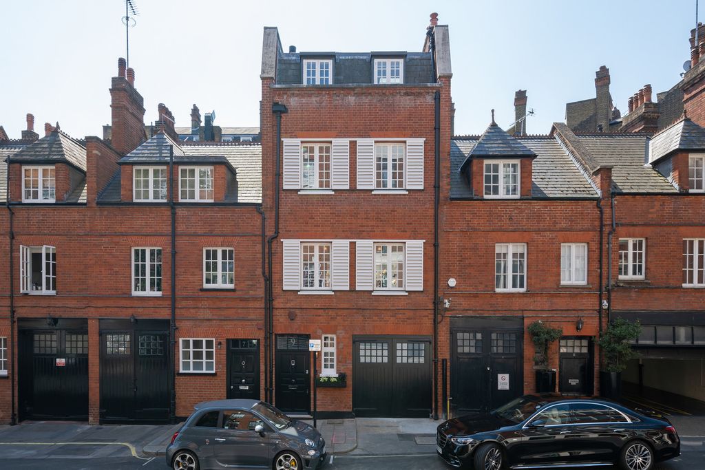 Property photo 2 of 28