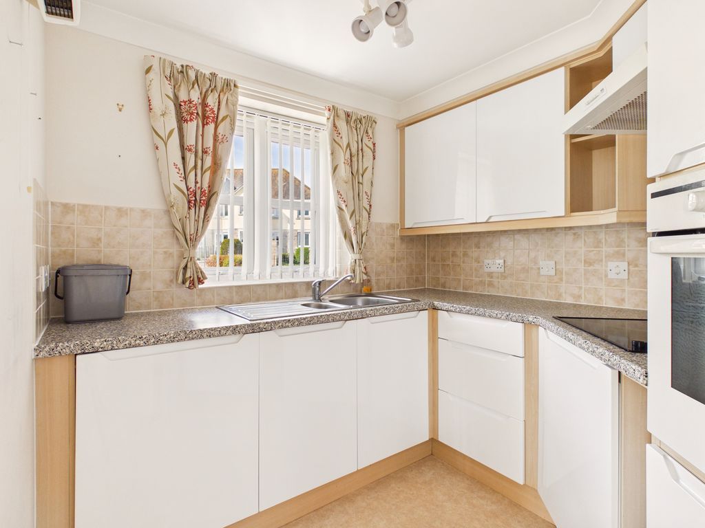 Property photo 2 of 9 Kitchen