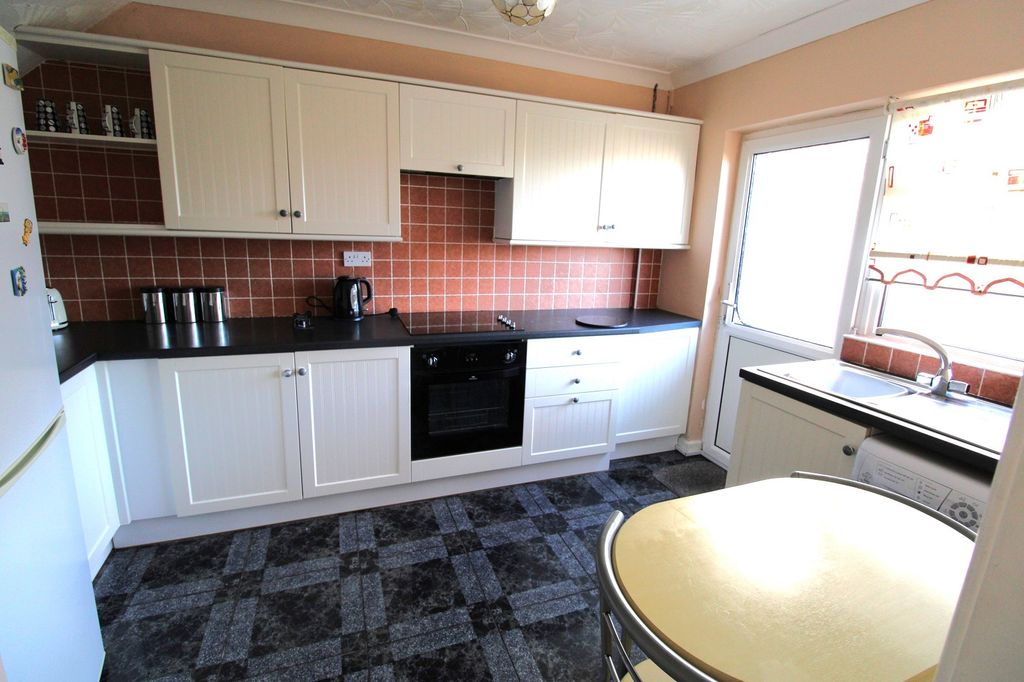 Property photo 2 of 16 Kitchen