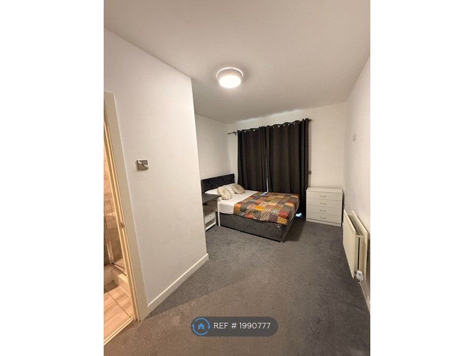 Property photo 2 of 13 En-Suite Room 1