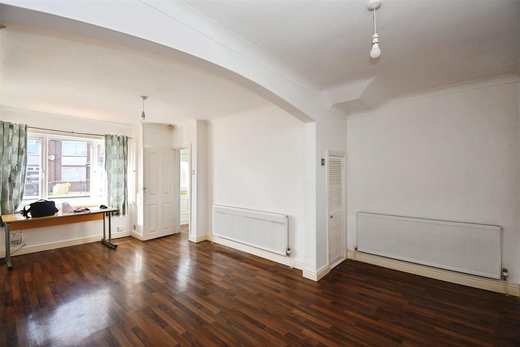 Property photo 2 of 15 Open Plan Lounge / Dining Room