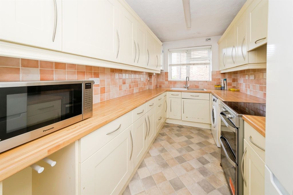 Property photo 2 of 17