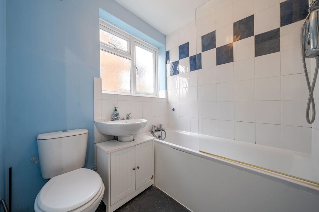 Property photo 3 of 15 Bathroom