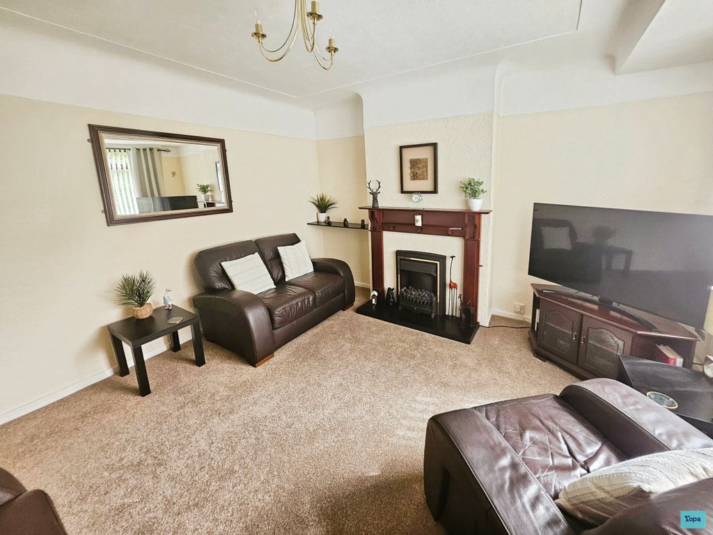 Property photo 3 of 23 Living Room