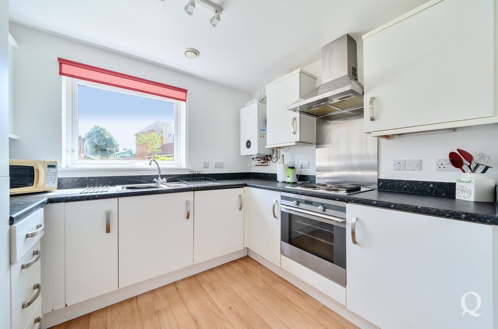 Property photo 3 of 19 E05F57A7-6F9A-4F3...