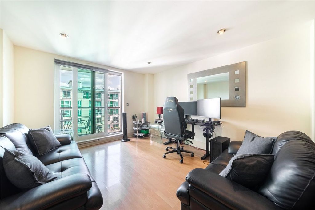 Property photo 2 of 18