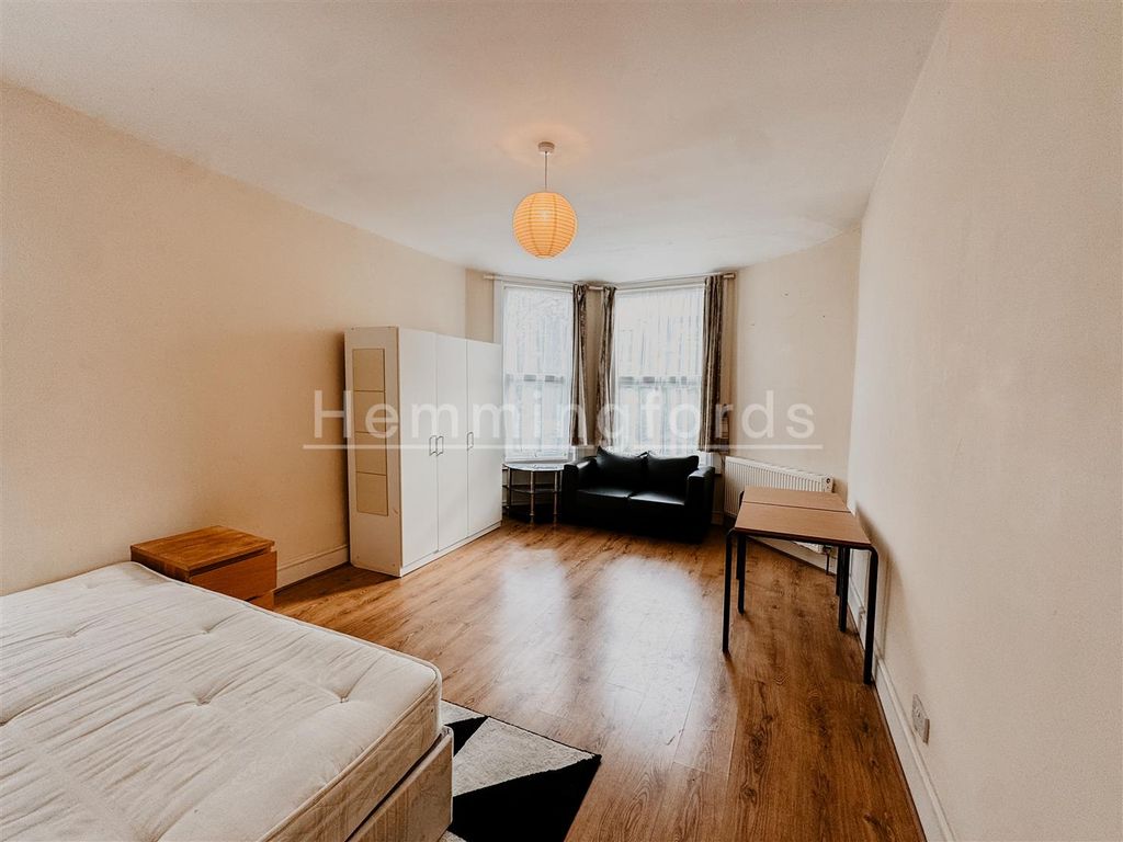 Property photo 3 of 16 Loreen-05.Jpg