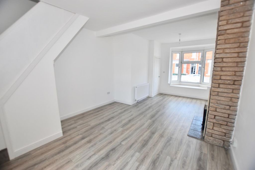 Property photo 3 of 10 Reception