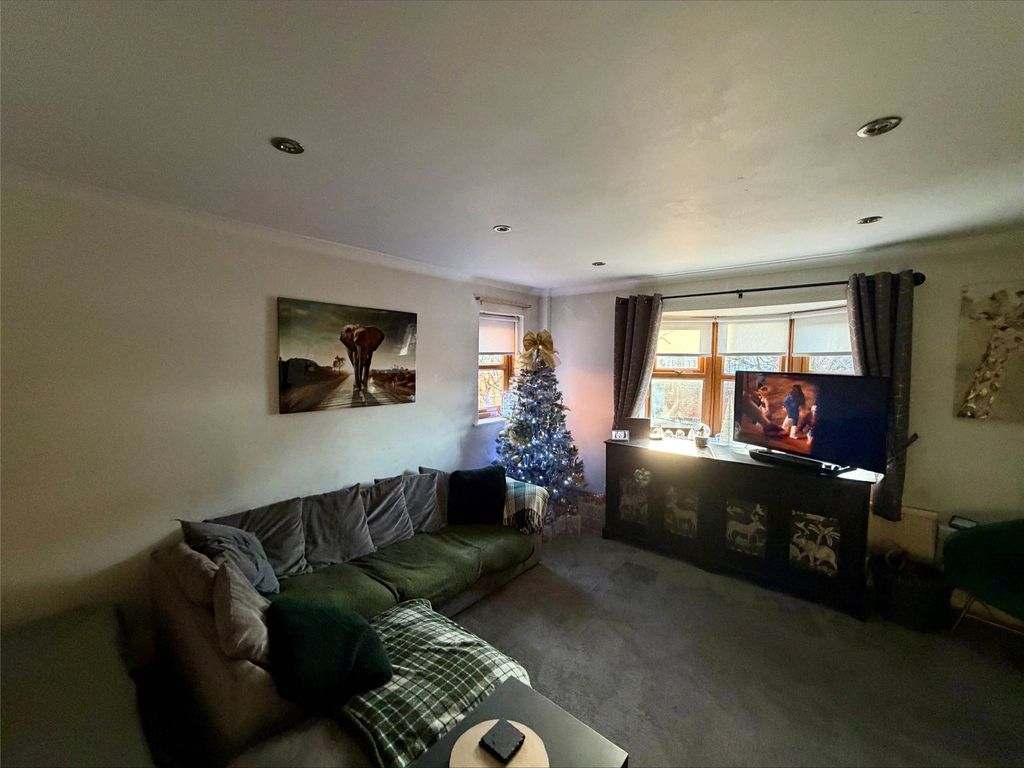 Property photo 2 of 21 Lounge