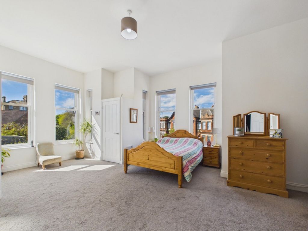 Property photo 2 of 28