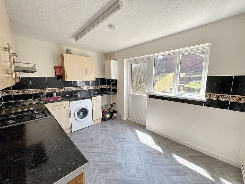 Property photo 2 of 17 4339191