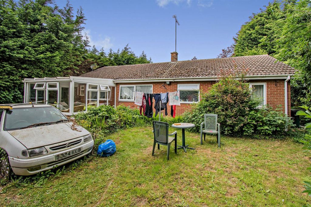 Property photo 1 of 7 8648674-Exterior05-800.Jpg