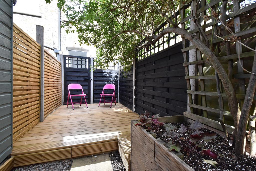 Property photo 3 of 12 Garden