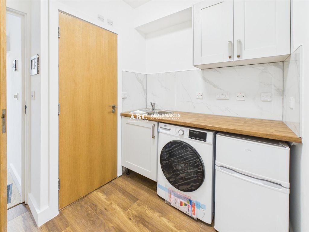 Property photo 2 of 5 Cam03827G0-Pr0119-Still004.Jpg