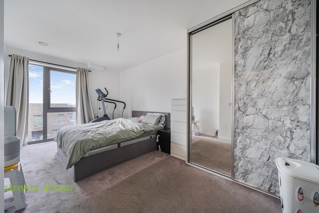 Property photo 2 of 15 720032Df-A200-45B...