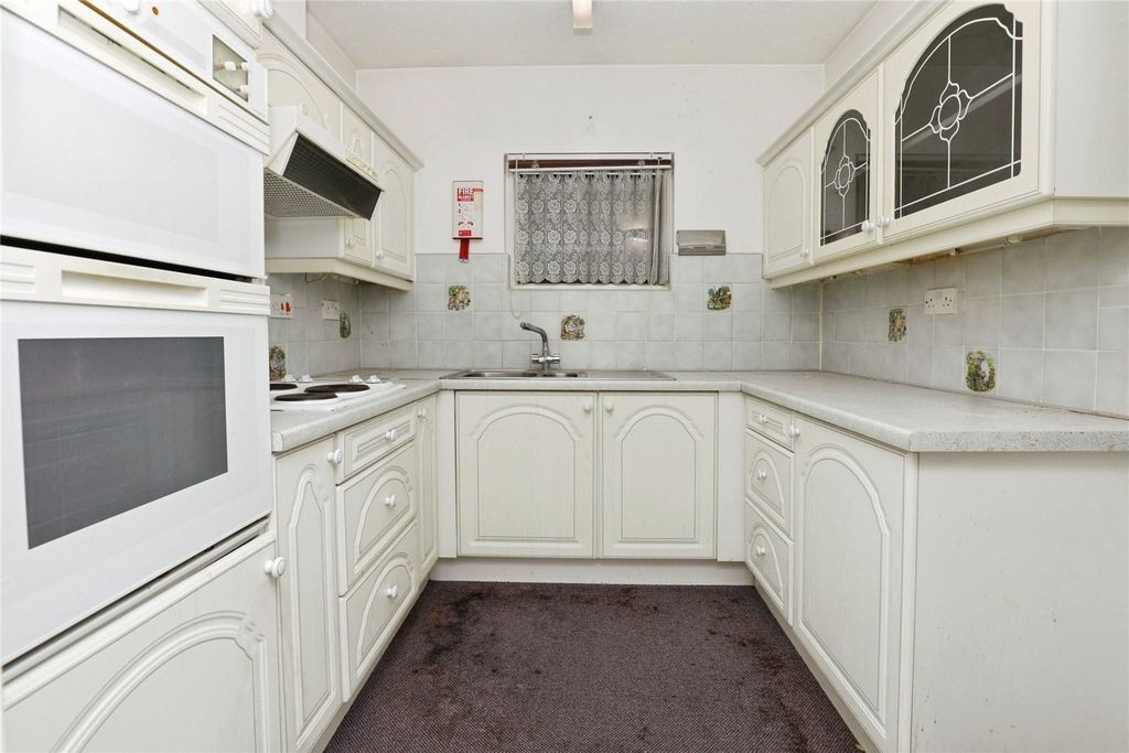 Property photo 2 of 10 Kitchen