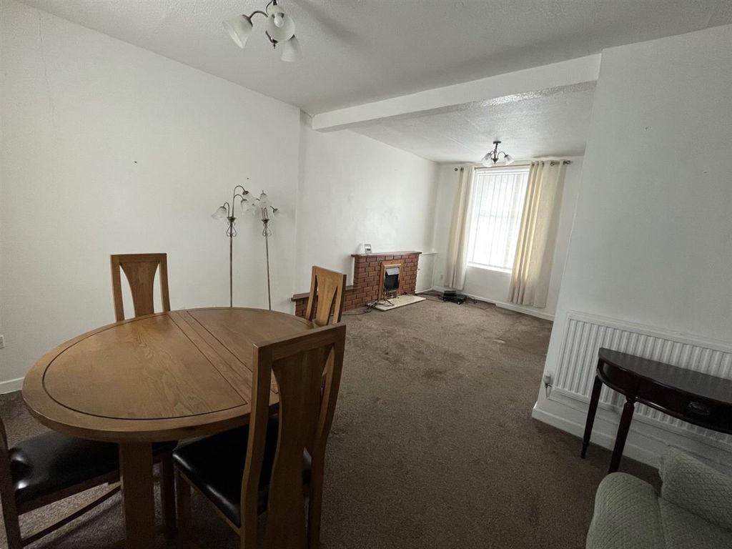 Property photo 2 of 11 Lounge.Jpg
