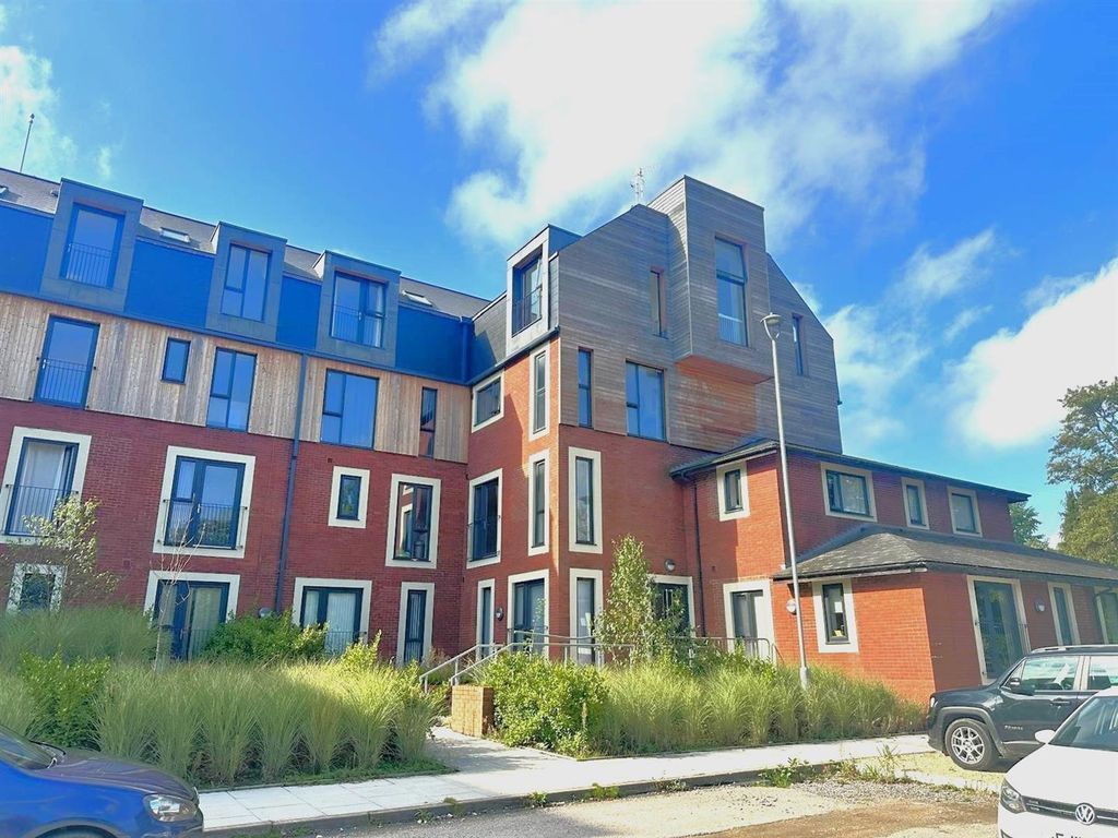 Property photo 1 of 7 Outside.Jpg