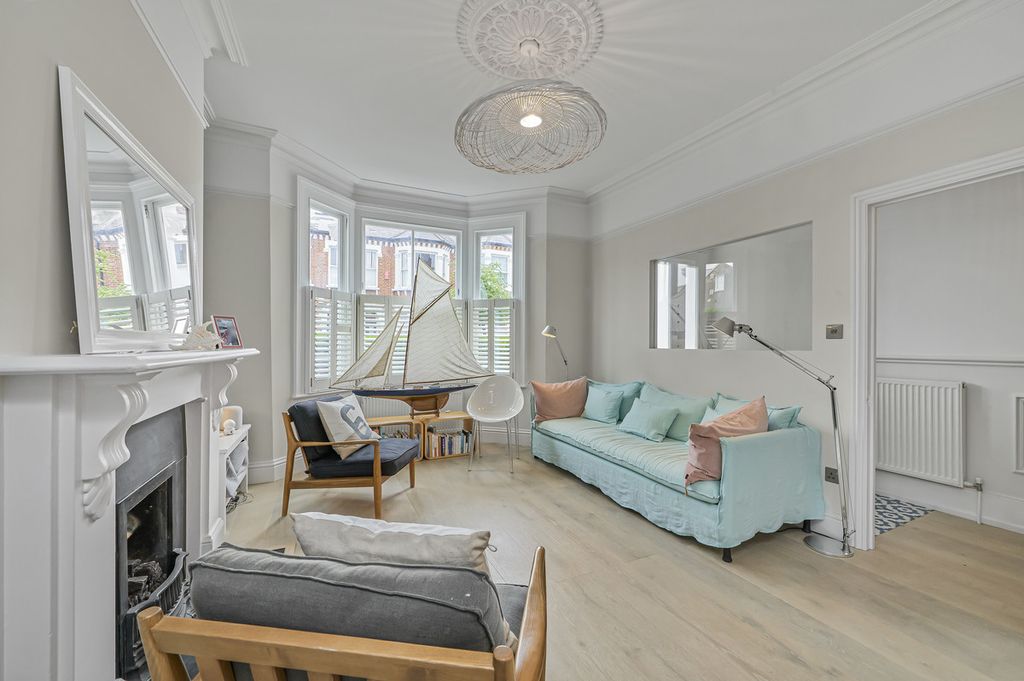 Property photo 3 of 26