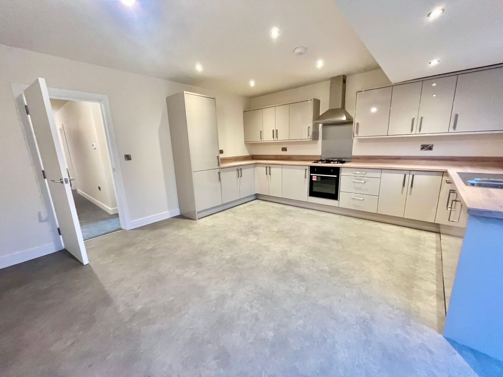 Property photo 3 of 12 Image