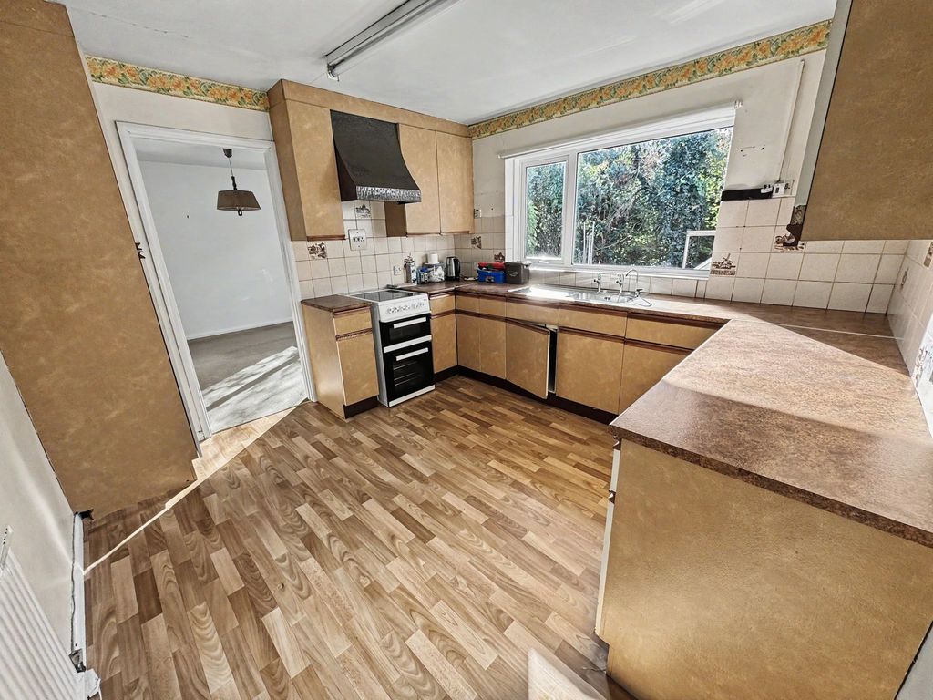 Property photo 3 of 13 Diamond Estate Agents