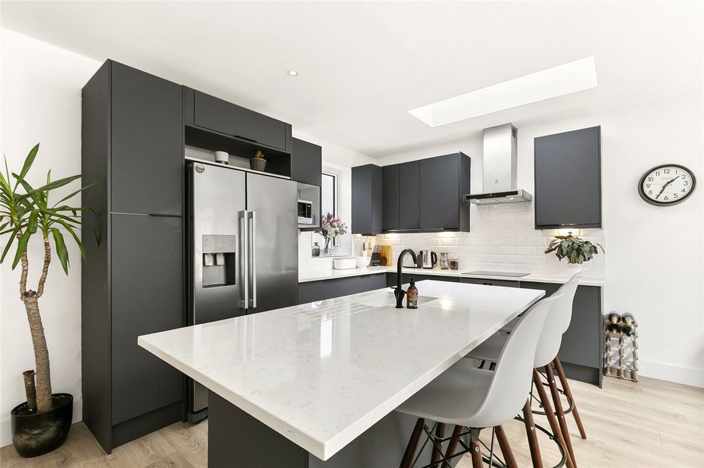 Property photo 2 of 20 Kitchen